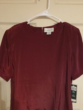 Sarah Elizabeth Short-Sleeve Blouse in Wine